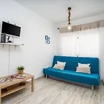 Seaside Charm Flat W/ Balcony By Hostwise Appartement *