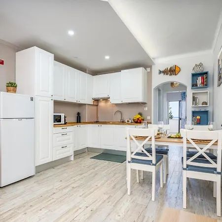Seaside Charm Flat W/ Balcony By Hostwise Apartment