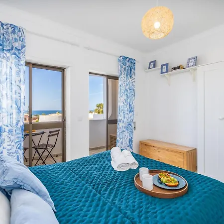Hostwise - Seaside Charm Flat W/ Balcony *