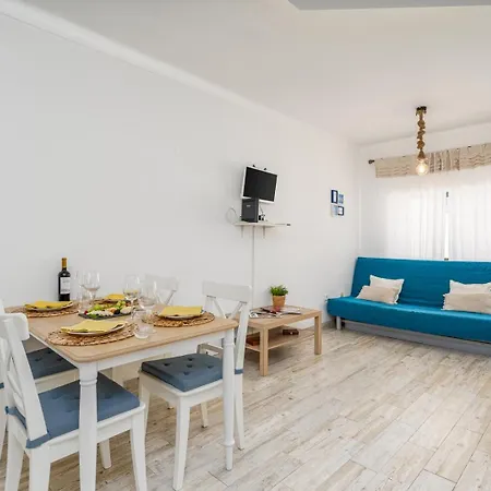 Apartment Hostwise - Seaside Charm Flat W/ Balcony