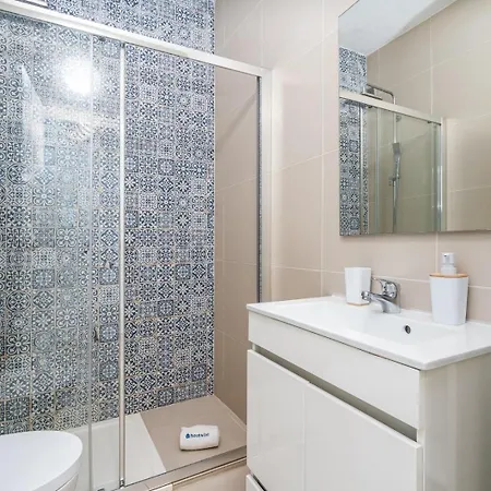 Apartment Hostwise - Seaside Charm Flat W/ Balcony Albufeira