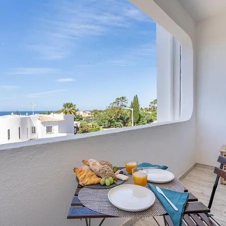 Hostwise - Seaside Charm Flat W/ Balcony *