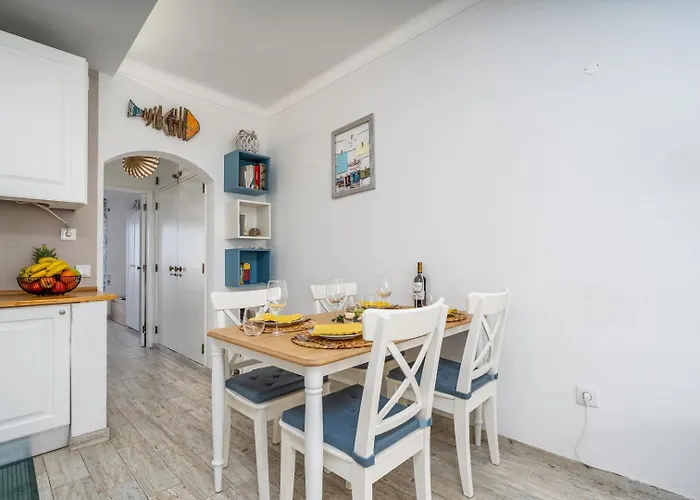 Seaside Charm Flat W/ Balcony By Hostwise 아파트