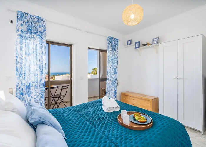 Seaside Charm Flat W/ Balcony By Hostwise *