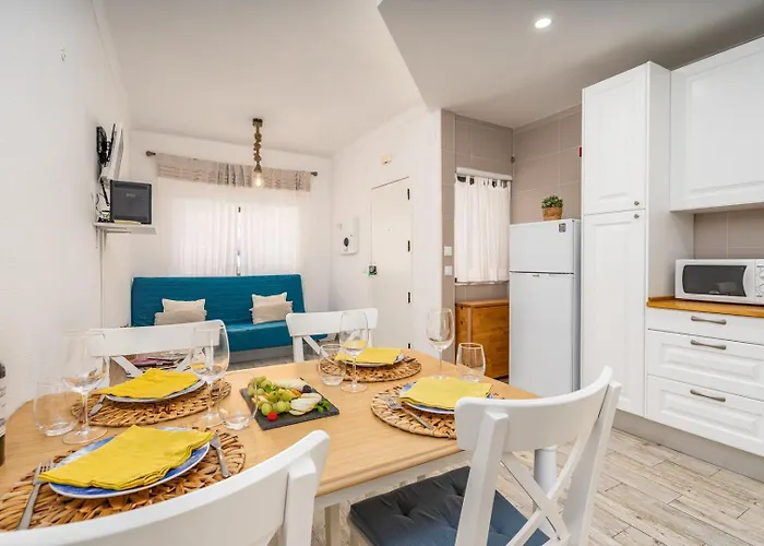 아파트 Seaside Charm Flat W/ Balcony By Hostwise *