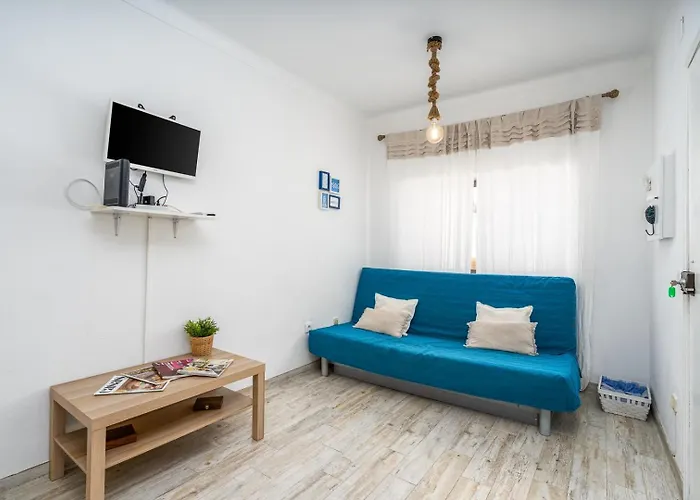 Seaside Charm Flat W/ Balcony By Hostwise 아파트 *