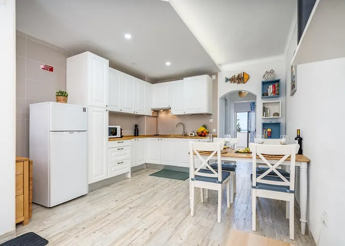 Seaside Charm Flat W/ Balcony By Hostwise 아파트