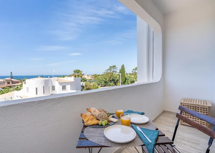 Seaside Charm Flat W/ Balcony By Hostwise *