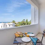 Seaside Charm Flat W/ Balcony By Hostwise *