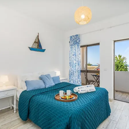 Hostwise - Seaside Charm Flat W/ Balcony *